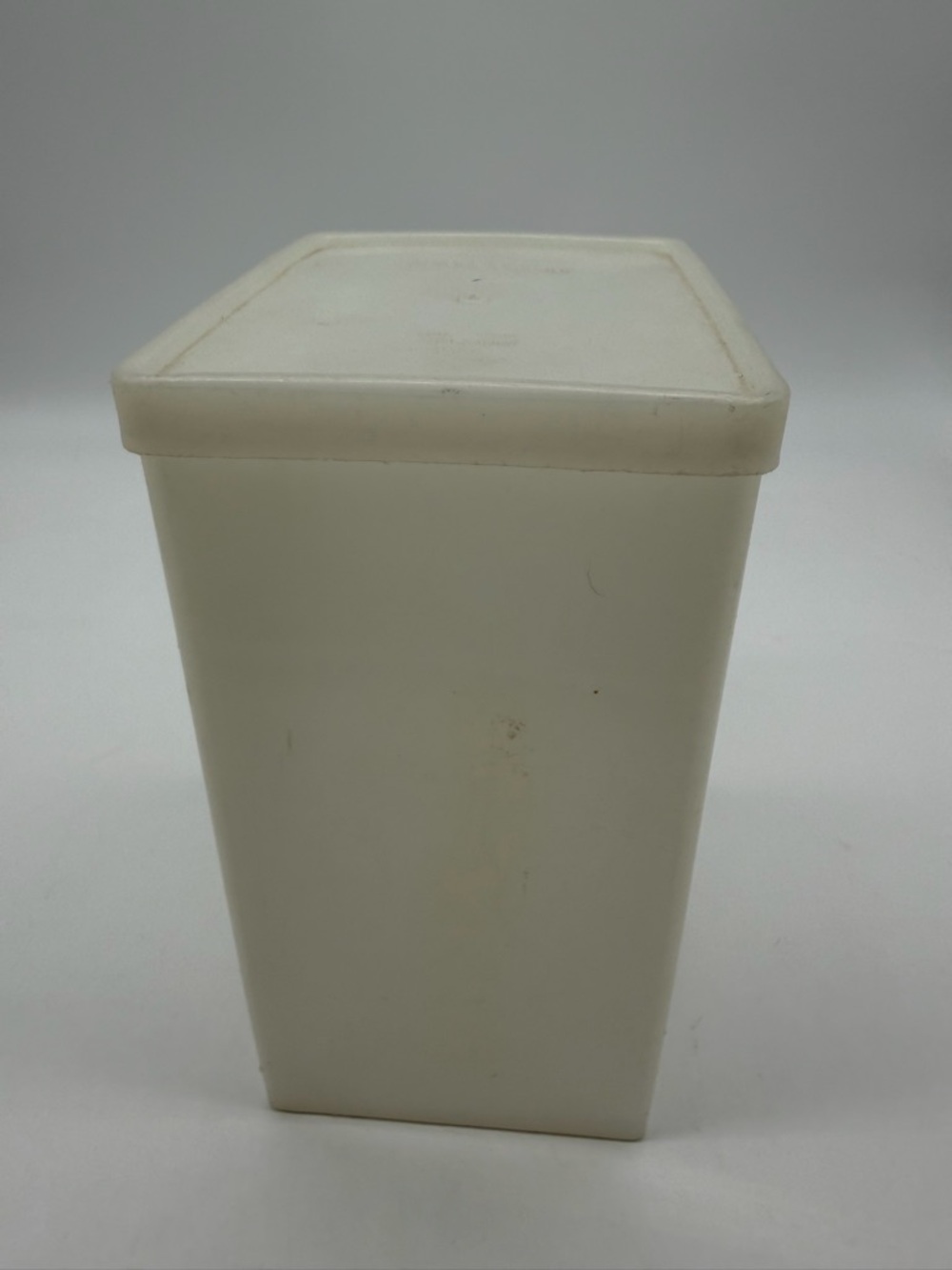Vintage Tupperware Storage Container With Removeable Piece. - Picture 5 of 8